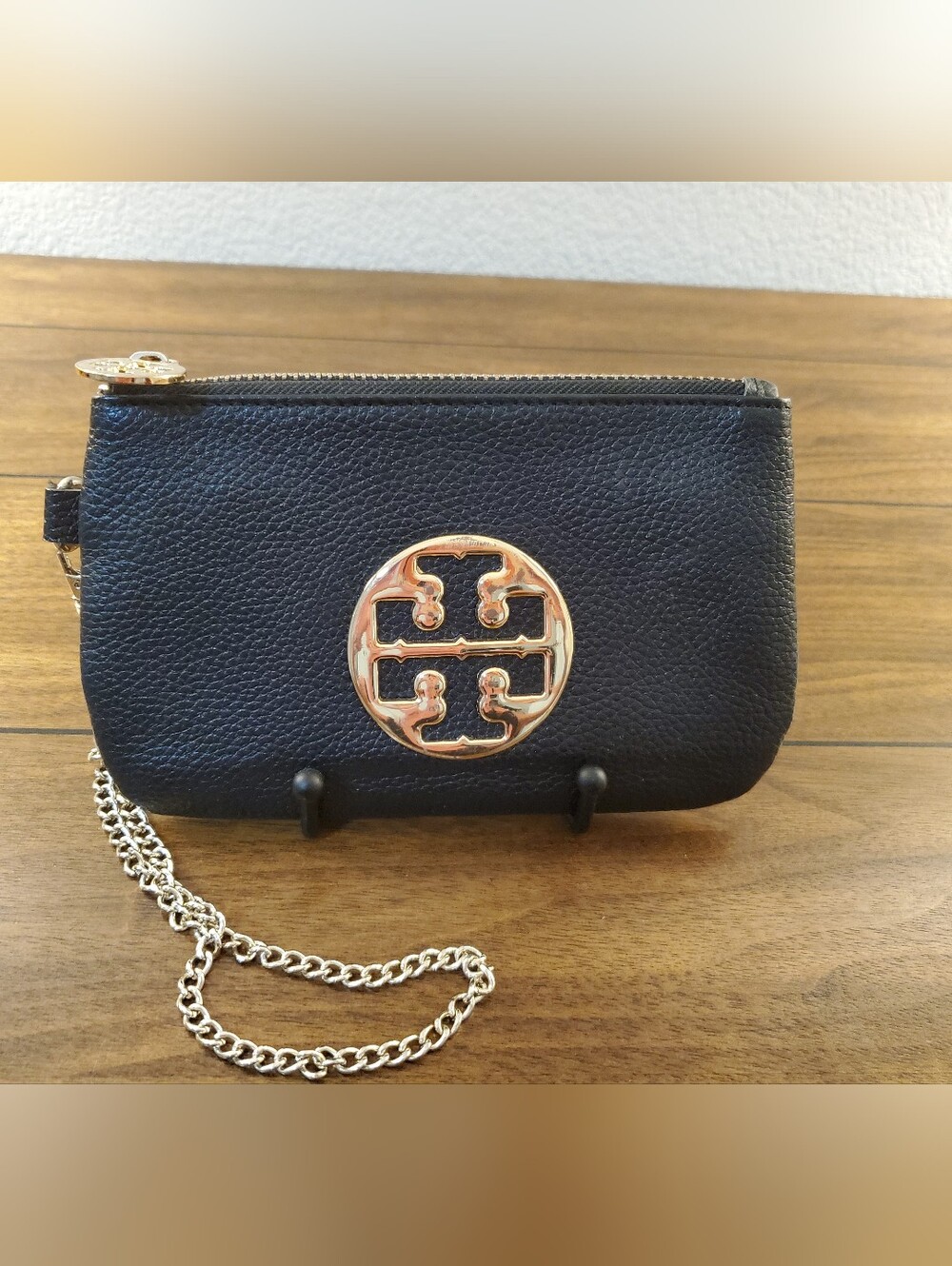 TORY BURCH WRISTLET IN GOOD CLEAN CONDITION